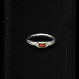 Birthstone Ring Yue - January | Garnet